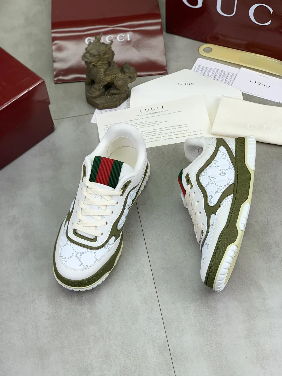 Men's men's shoes 💰P542 new Gucci Gucci couple 🧑‍🤝‍🧑 autumn and winter low-end catwalk casual sneakers, top version! Oil edge craftsmanship. New model for early spring, creating a perfect style, cool and sassy, ​​c-position fashionable wear, classic shoe style with retro and futuristic feel, showing exquisite texture! Open mold to customize high-density outsole. Comes fully packaged. Size: 35-45 Fabric: Imported calfskin punching Lining: Imported original towel lining